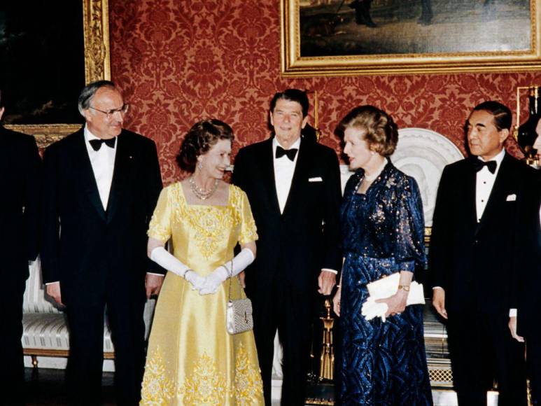 Los momentos históricos que marcaron 70 años de reinado de Isabel II (Fotos)