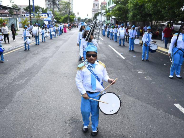 San Pedro Sula celebra con ritmo y color: estudiantes rinden honor a la patria