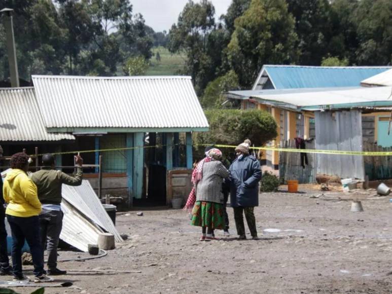 Luto en Kenia tras fuerte incendio en escuelas; han muerto 17 niños