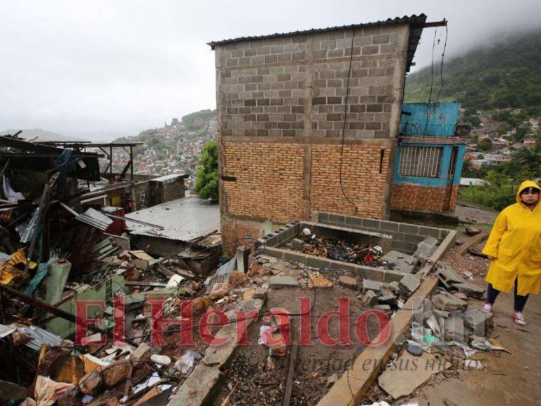 Se agudiza situación en la Guillén por fuertes lluvias producto de la tormenta Julia (Fotos)