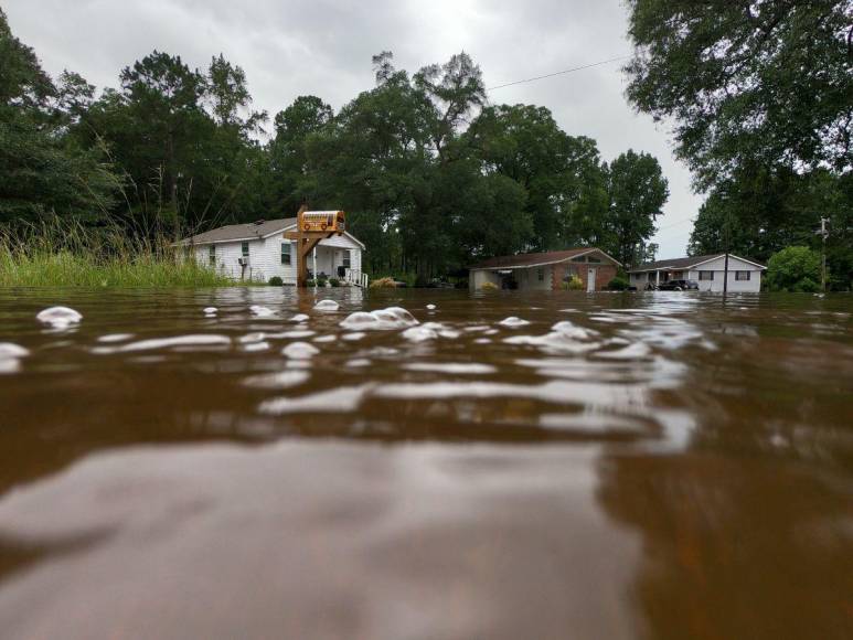 Viviendas destruídas y calles inundadas: los estragos de la tormenta Debby en su paso por EUA