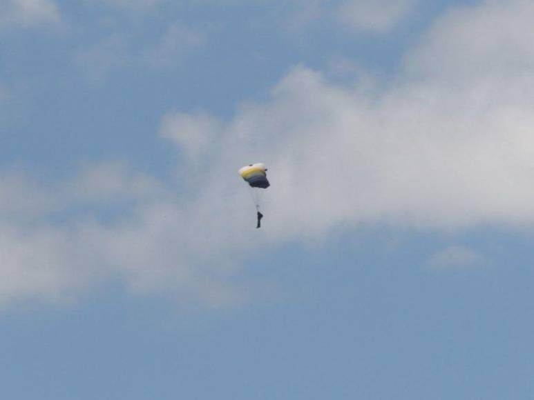 ¡Impresionante! Así surcaron el cielo hondureño los paracaidistas en los desfiles patrios