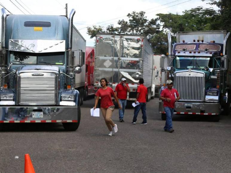 Filas de transporte de carga en fronteras por exigencia de visa