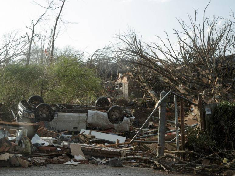 Las devastadoras imágenes del tornado que dejó varios muertos en Estados Unidos