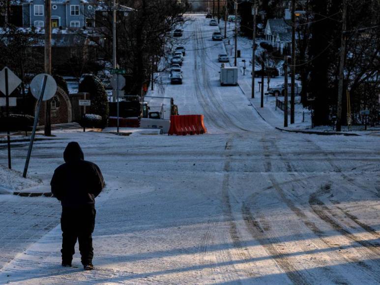 Muertos, apagones y vuelos cancelados: estragos de la tormenta de nieve en EE UU