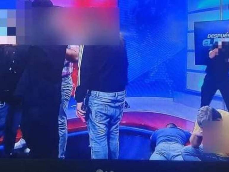 “Entraron a matarnos”: Así secuestraron canal de televisión en Ecuador