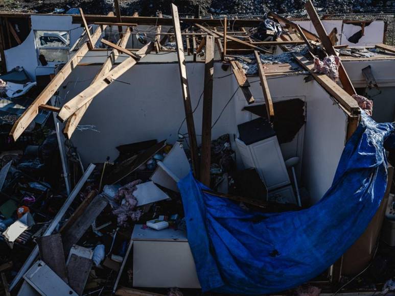 Destrozos que dejó un violento tornado en Tennessee; hay seis muertos