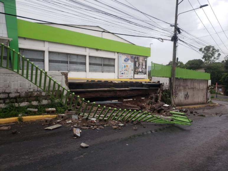 Lodo, desplome de muros y alcantarillas saturadas dejaron lluvias en el Distrito Central