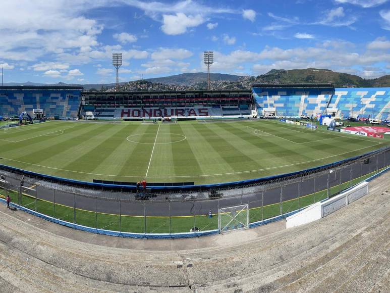 Engalanan el “Chelato” Uclés para el duelo Honduras-México