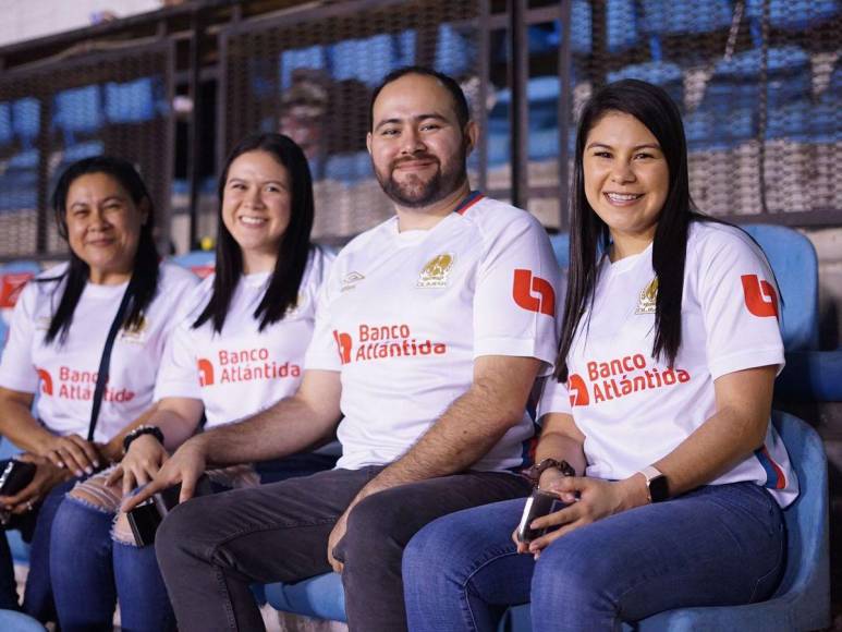 Poca afluencia en el estadio Olímpico dos días después de actos violentos que dejaron una niña muerta