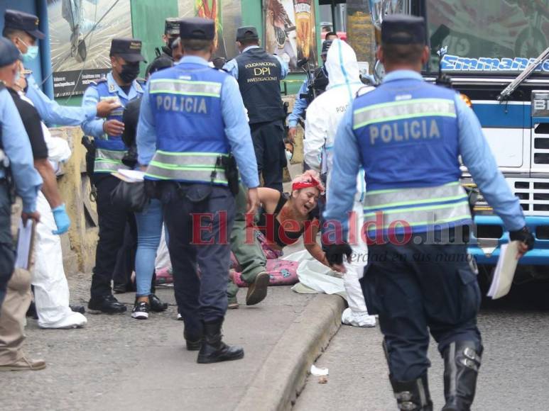 Desgarradoras imágenes que dejó la muerte de un joven tras pleito por un espejo retrovisor