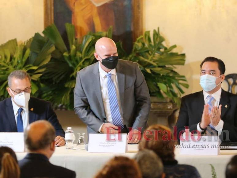 Las cifras reveladas en primer informe financiero de situación del Estado (FOTOS)