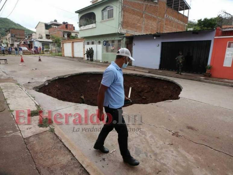 En fotos: así se ve el socavón tras cesar las lluvias en Prados Universitarios