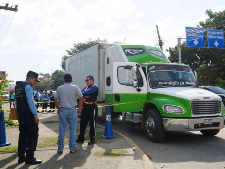 Se disponía a cruzar la calle con su hija en brazos y fue embestida por una camioneta en San Pedro Sula