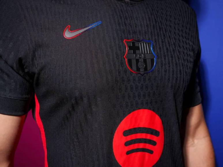 Barcelona presenta uniforme de visita para temporada 2024-2025