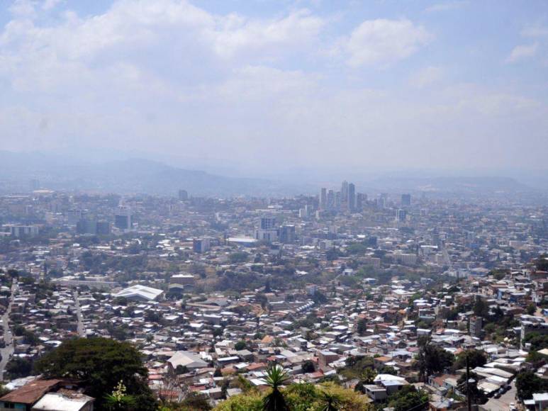 Desolación y aire contaminado en la capital dejan incendios forestales en La Tigra