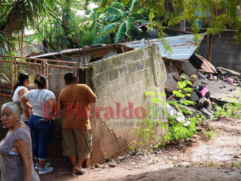 Angustia, dolor y lágrimas tras colapso de muro donde murieron hermanitos (Fotos)