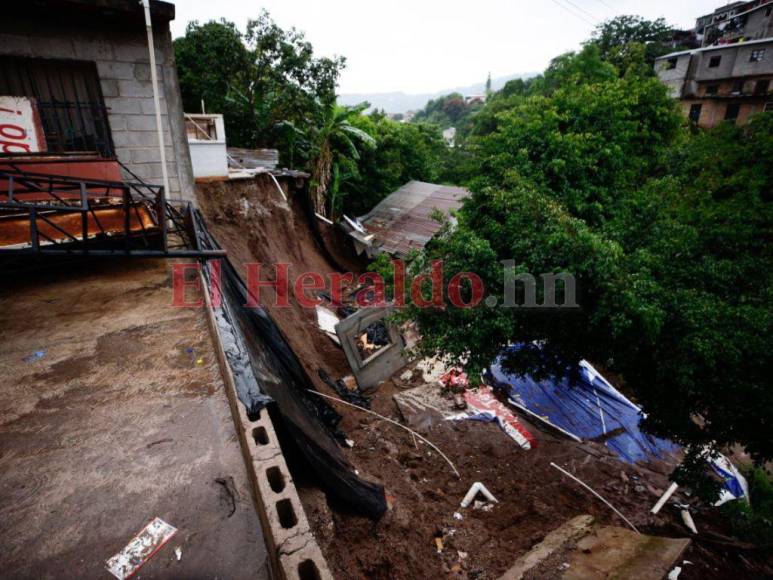 Zozobra, dolor y evacuaciones: el ambiente tras derrumbes en la colonia La Esperanza de la capital