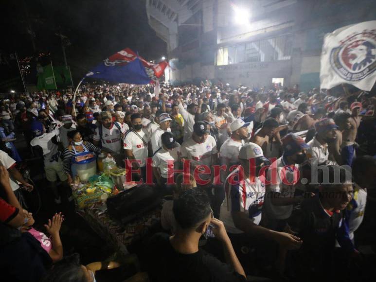 ¡Fiesta de tres colores! Así fue el carnaval de la Ultra Fiel previo al Olimpia vs Municipal