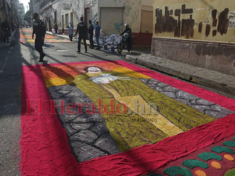 Tapetes de la fe embellecen a Tegucigalpa tras dos años de pandemia