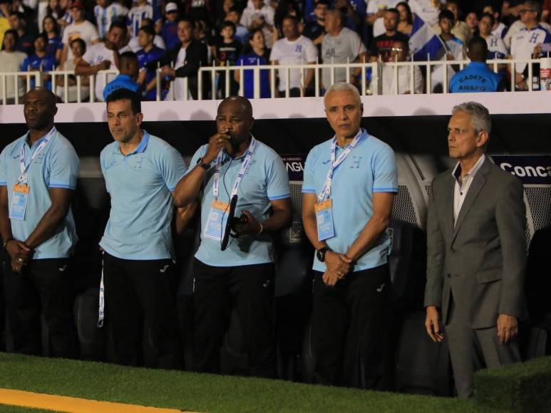 Así vivió el profesor Reinaldo Rueda la primera parte del Honduras vs Granada