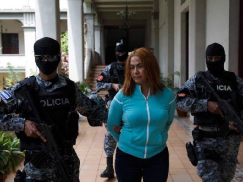 Rodeadas de poder, dinero y armas: las mujeres que se dedicaron al narcotráfico en América Latina