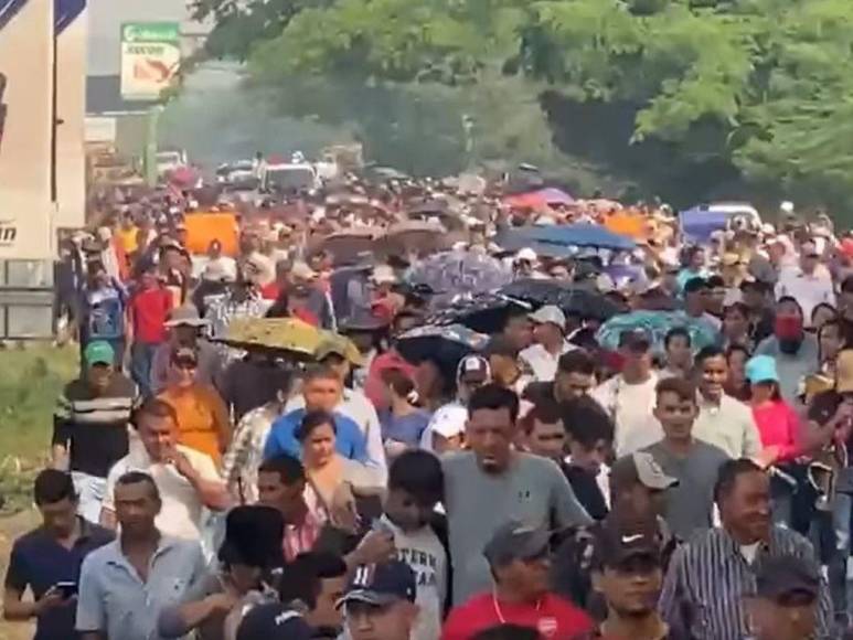 Obreros, profesionales y empleados en contra de la Ley de Reforma Tributaria: las imágenes que dejó la marcha en Choluteca