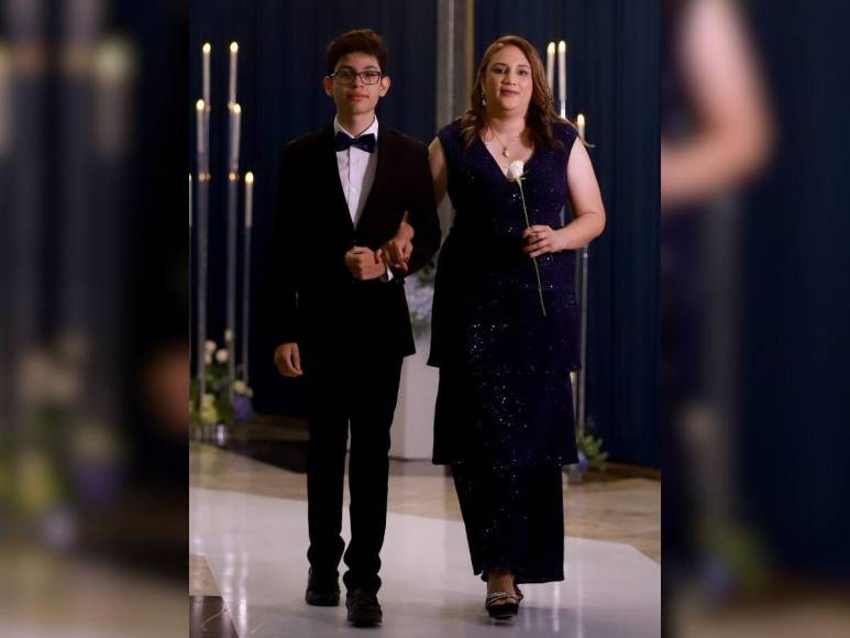 Prom 2024 de la Mayan School: Un sofisticado festejo colmado de excelencia