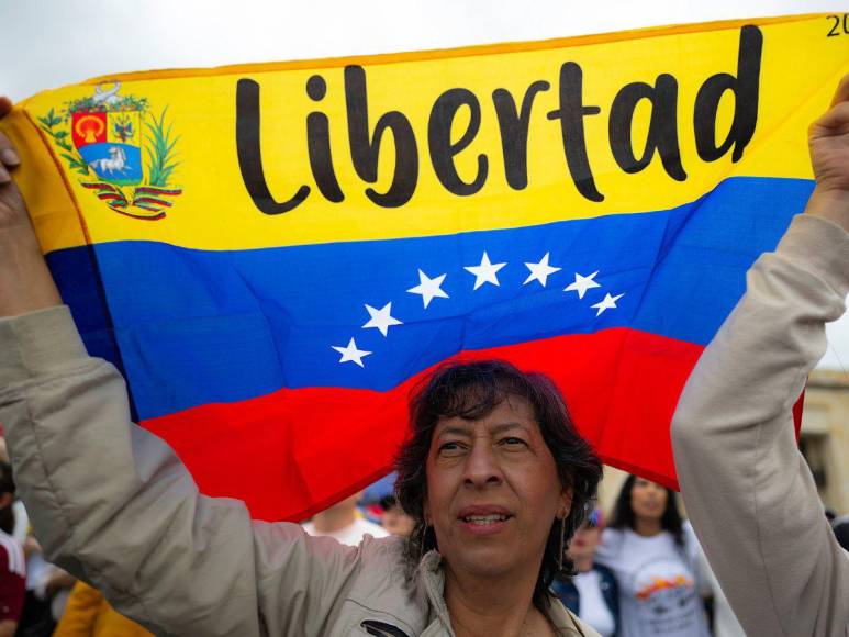 Miles de venezolanos salen a las calles en contra de ratificación de Maduro como presidente