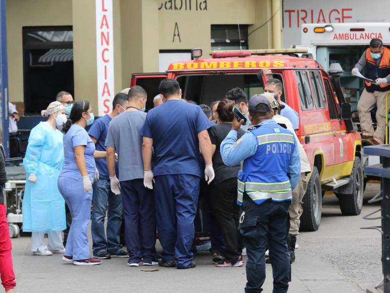 Así fue el traslado aéreo de las víctimas del accidente en Olancho