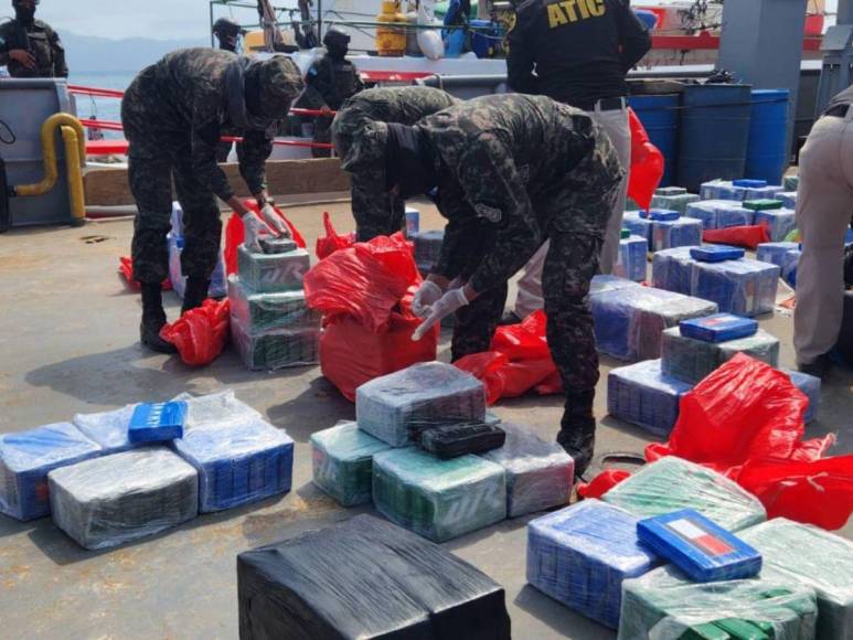 Más de 1.3 toneladas de droga traían embarcaciones incautadas en Islas de la Bahía