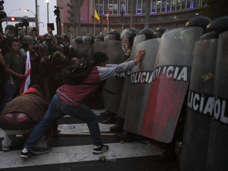 Piden cierre del Congreso y renuncia de Boluarte: imágenes de las protestas en Perú