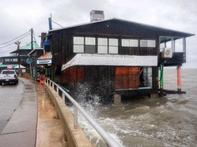 Imágenes del paso de la tormenta tropical Debby en el sureste de EUA