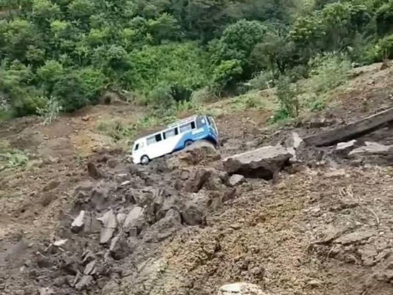 Vías destrozadas y casas derrumbadas: pobre infraestructura de Honduras golpeada por lluvias