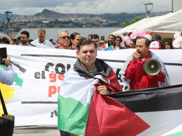 Palestinos residentes en Honduras protestan en la Embajada de Israel