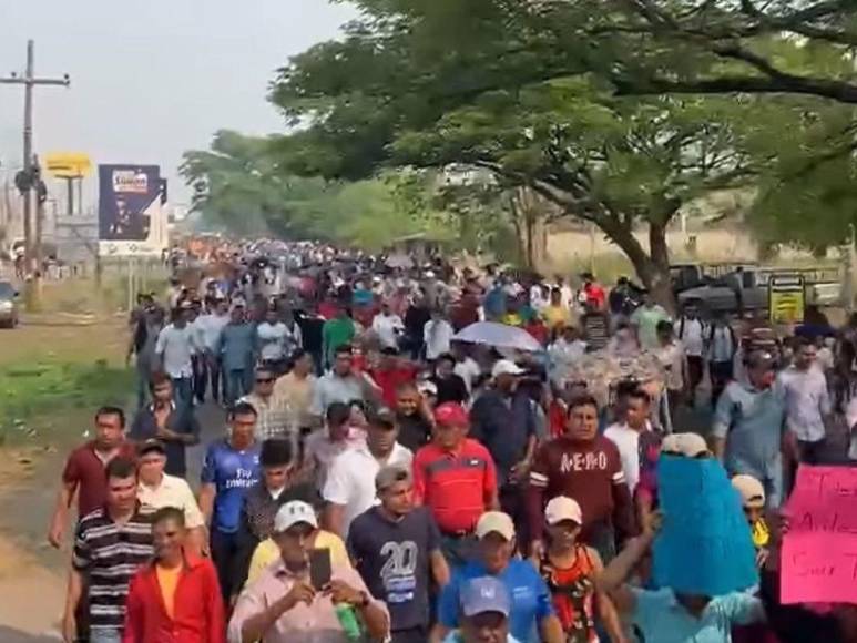 Obreros, profesionales y empleados en contra de la Ley de Reforma Tributaria: las imágenes que dejó la marcha en Choluteca