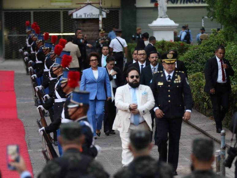 Elegantes y sobrios: así lucen los presidentes de los tres poderes del Estado en los desfiles patrios 2024