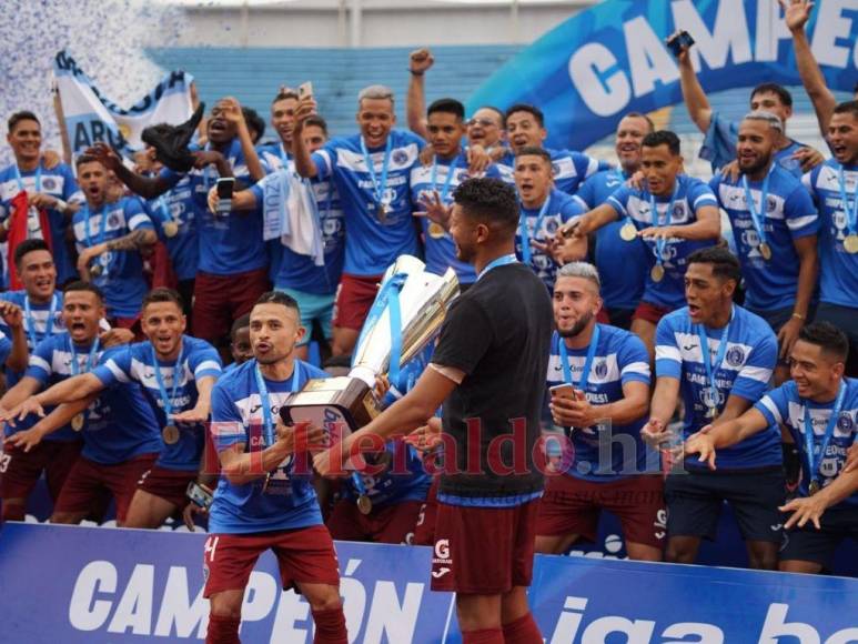 ¡Celebración Azul en el Olímpico! El festejo de los jugadores y afición del Motagua por la copa 18