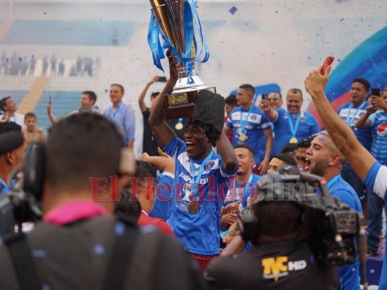 ¡Celebración Azul en el Olímpico! El festejo de los jugadores y afición del Motagua por la copa 18