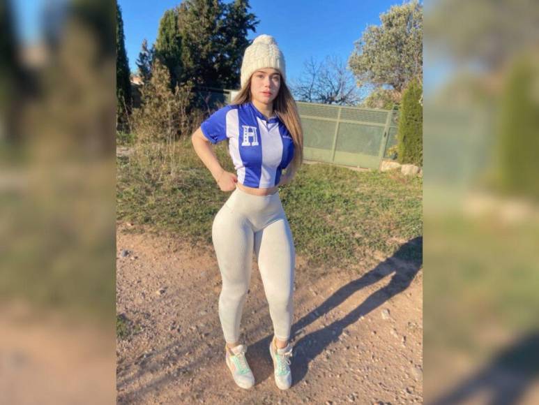 Jazmín Reyes: la bella aficionada hondureña que presume su amor por Motagua en España