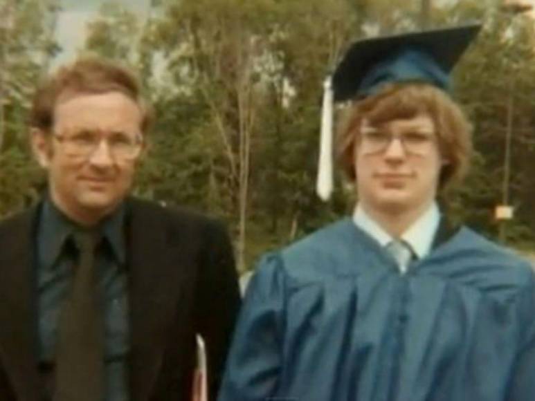 Cómo fueron los últimos días de vida de Jeffrey Dahmer, el asesino serial que sembró el terror en Milwaukee