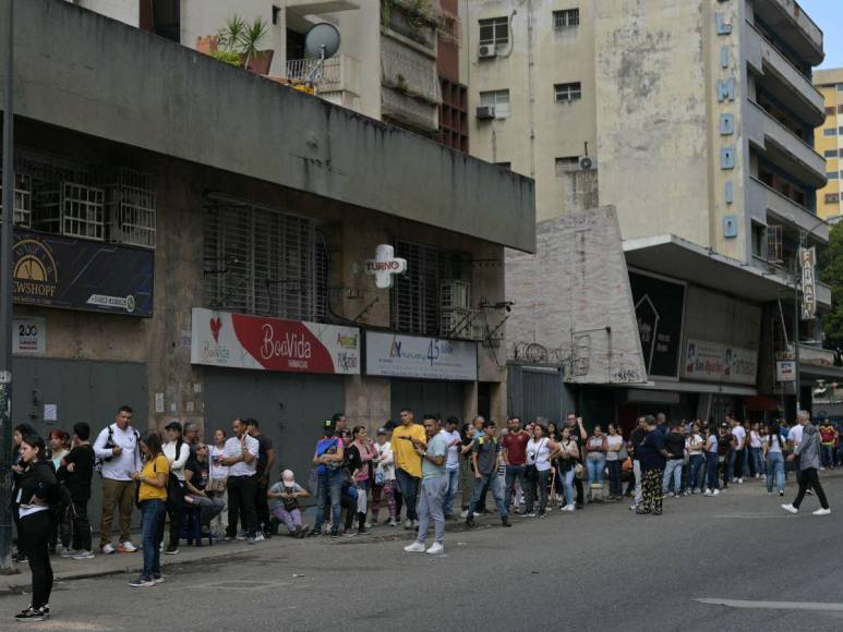 Largas filas, orden y tranquilidad: así se desarrollan las elecciones en Venezuela