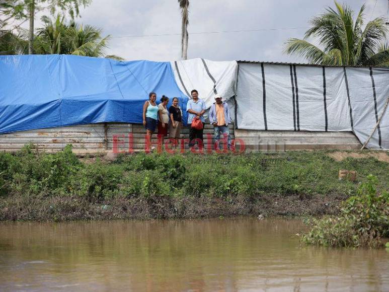 Inundada, destruida y con hambre: Choloma queda sumergida bajo agua, entre lodo y escombros