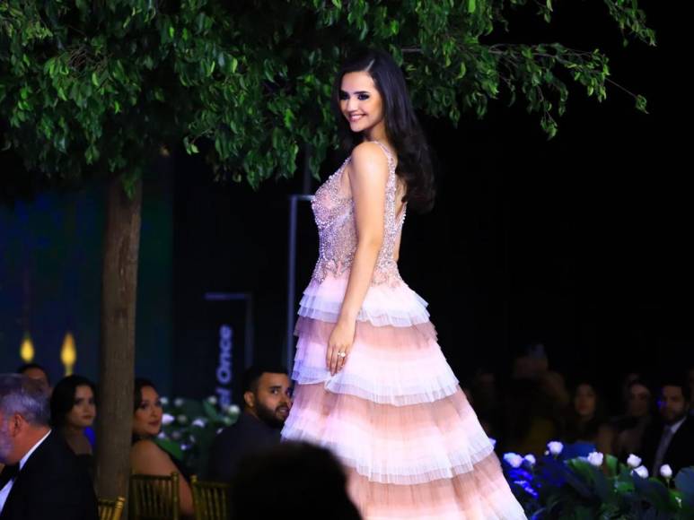 Brillo y sofisticación en el desfile de gala de las concursantes en Miss Honduras Universo 2023