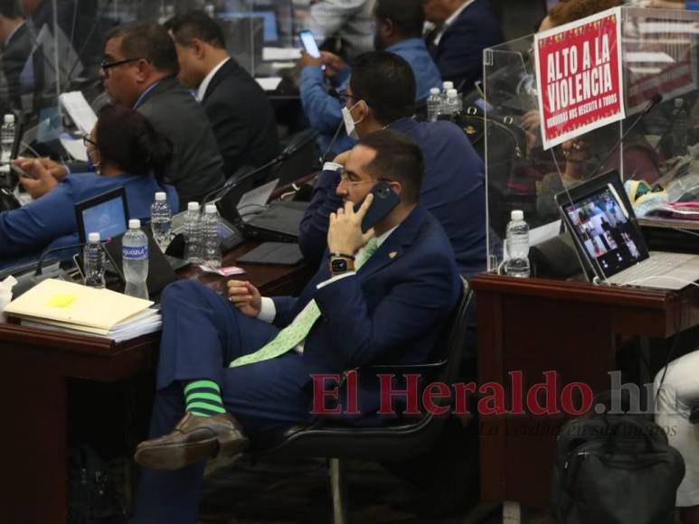 Sin debate, a “silbatazos” y con polémica: Congreso Nacional deroga decreto 100-2021 (Fotos)