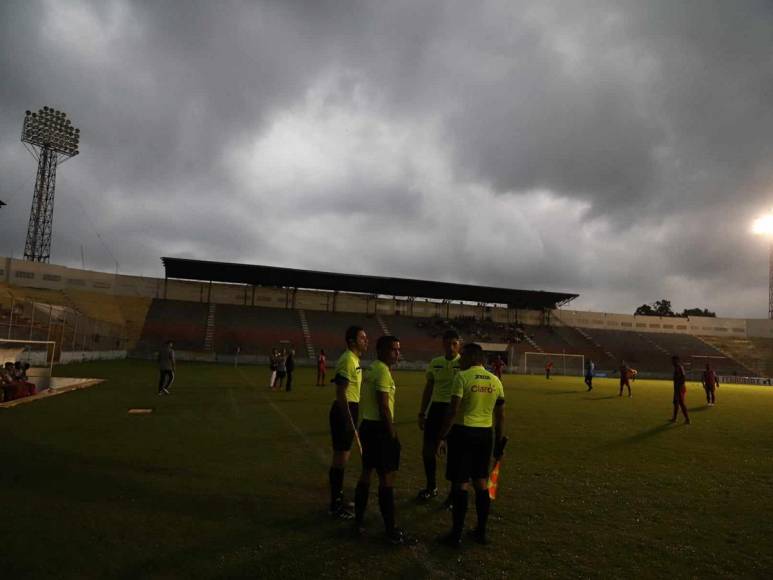 Lluvia, apagón y roja: fiascos del Victoria vs Real Sociedad