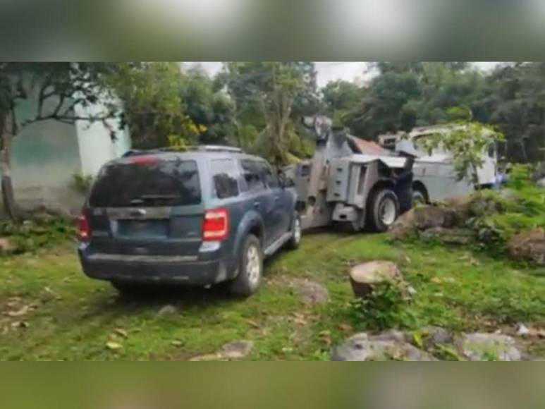 Sin placas y escondido en una galera: así encontraron el supuesto vehículo de Belkys Molina