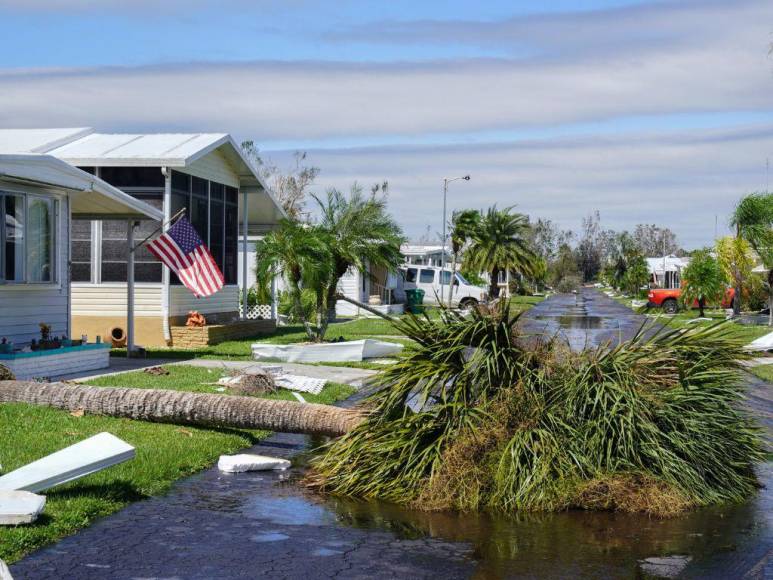 El huracán Ian deja miedo, inundaciones y árboles caídos en el suroeste de Florida