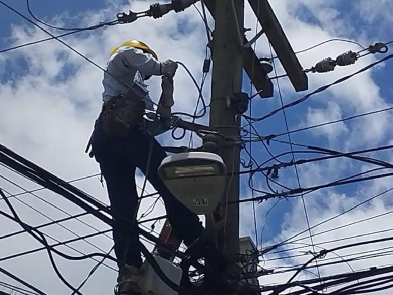 Desmantelan cámaras de vigilancia usadas por pandillas en colonia Villa Nueva