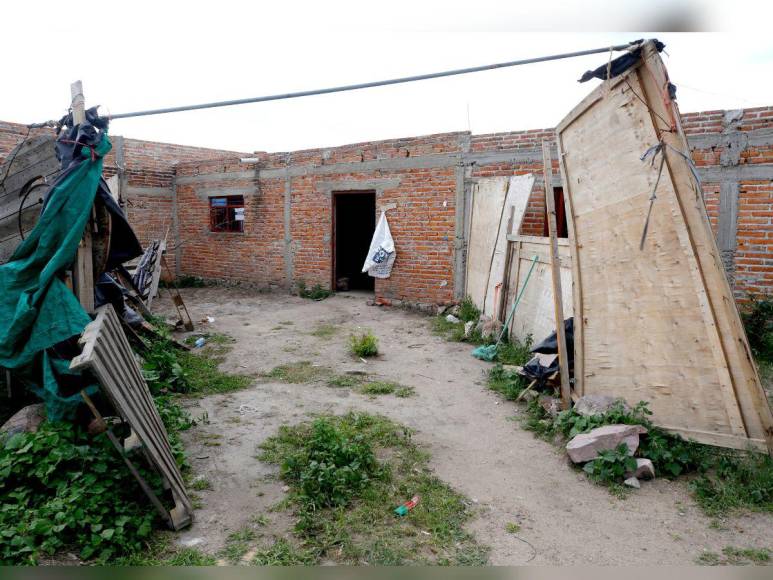 Manos marcadas en la pared: así es la casa donde habrían matado a cinco jóvenes desaparecidos en Jalisco